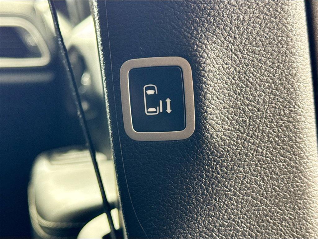 used 2025 Chrysler Pacifica Hybrid car, priced at $33,497