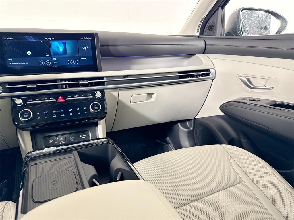 new 2025 Hyundai TUCSON Hybrid car, priced at $43,139