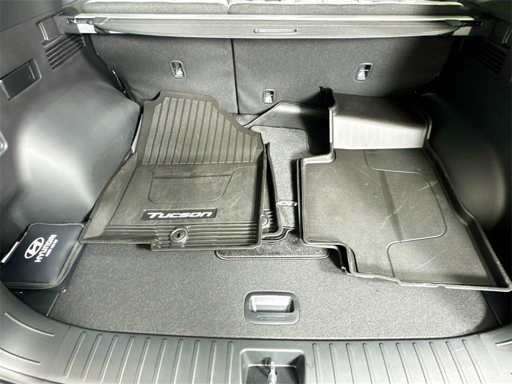new 2025 Hyundai TUCSON Hybrid car, priced at $43,139