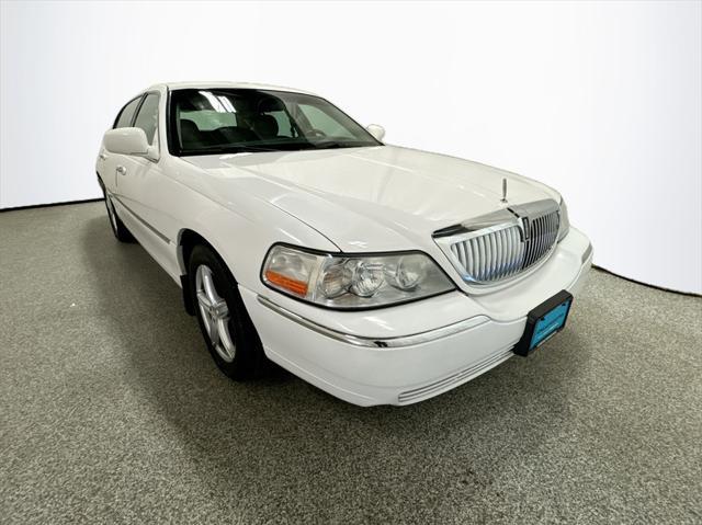 used 2009 Lincoln Town Car car, priced at $6,492