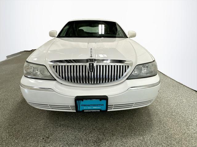 used 2009 Lincoln Town Car car, priced at $6,492