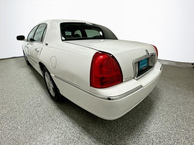 used 2009 Lincoln Town Car car, priced at $6,492