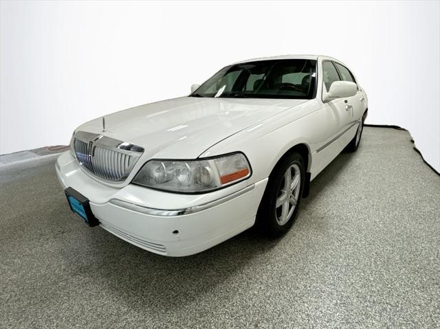 used 2009 Lincoln Town Car car, priced at $6,492