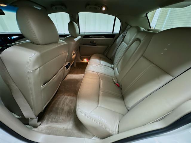 used 2009 Lincoln Town Car car, priced at $6,492