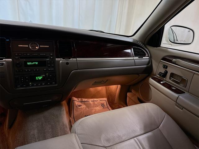 used 2009 Lincoln Town Car car, priced at $6,492