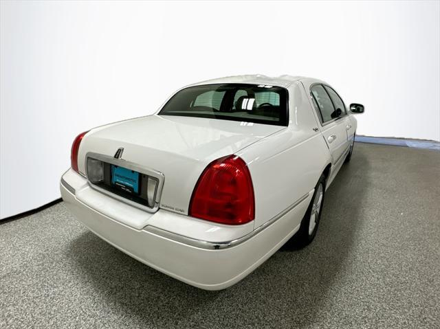 used 2009 Lincoln Town Car car, priced at $6,492