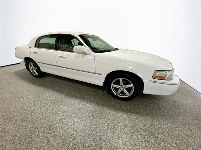 used 2009 Lincoln Town Car car, priced at $6,492