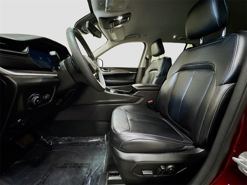 used 2023 Jeep Grand Cherokee car, priced at $27,992