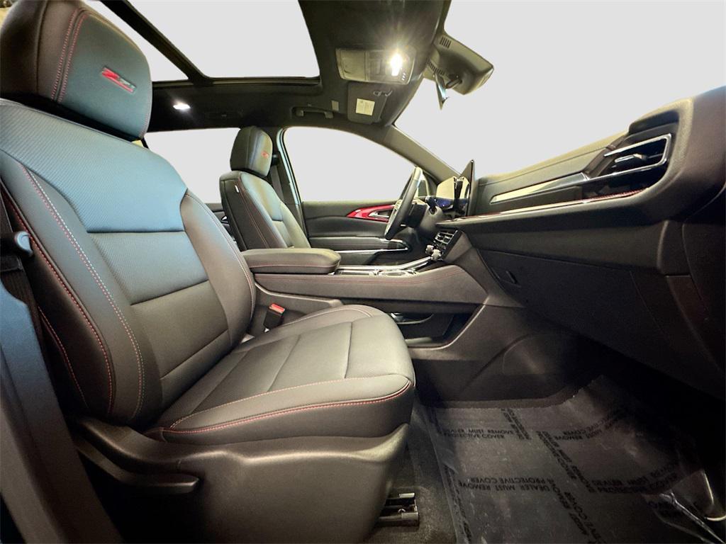 used 2025 Chevrolet Traverse car, priced at $47,997