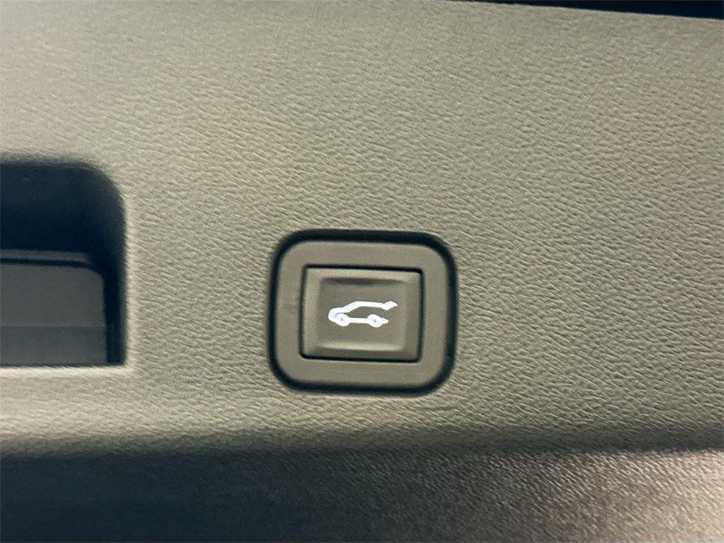 used 2025 Chevrolet Traverse car, priced at $47,997