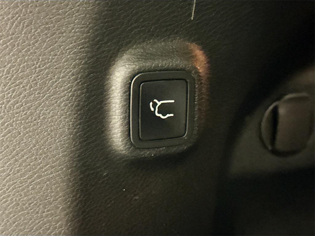 used 2020 Jeep Cherokee car, priced at $20,581