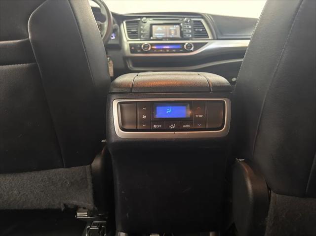 used 2015 Toyota Highlander car, priced at $13,988