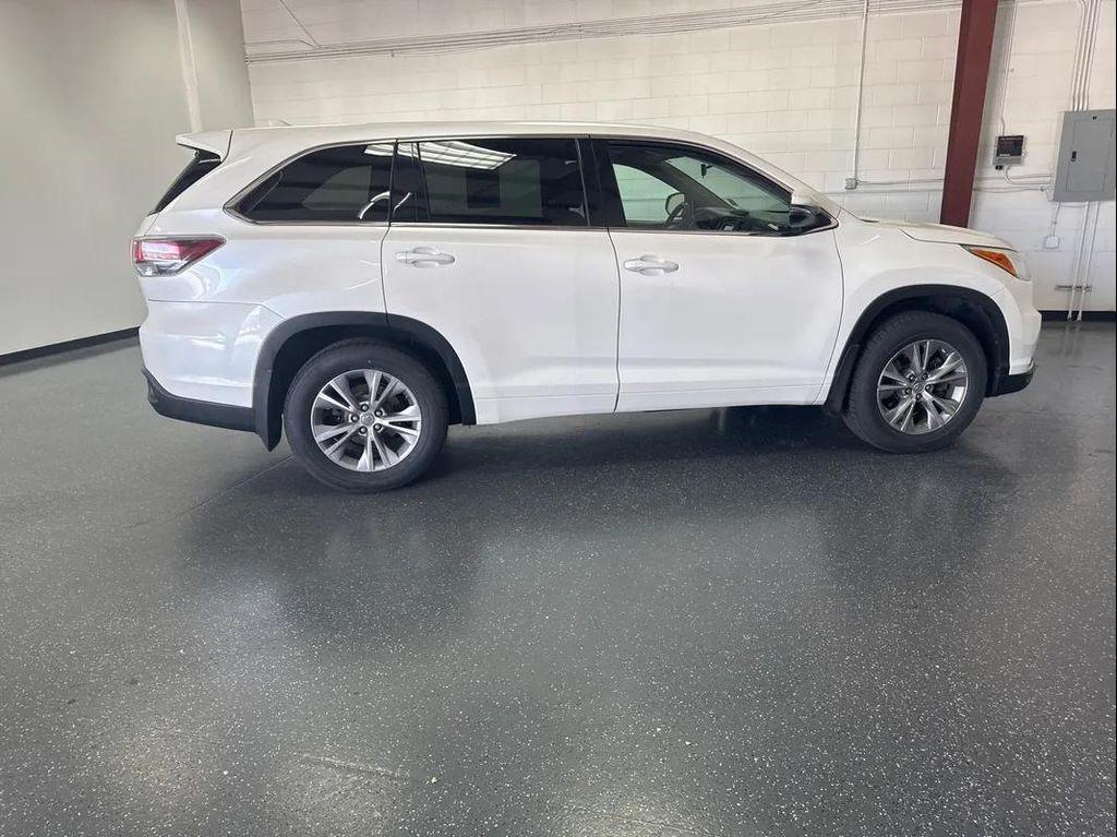 used 2015 Toyota Highlander car, priced at $13,988