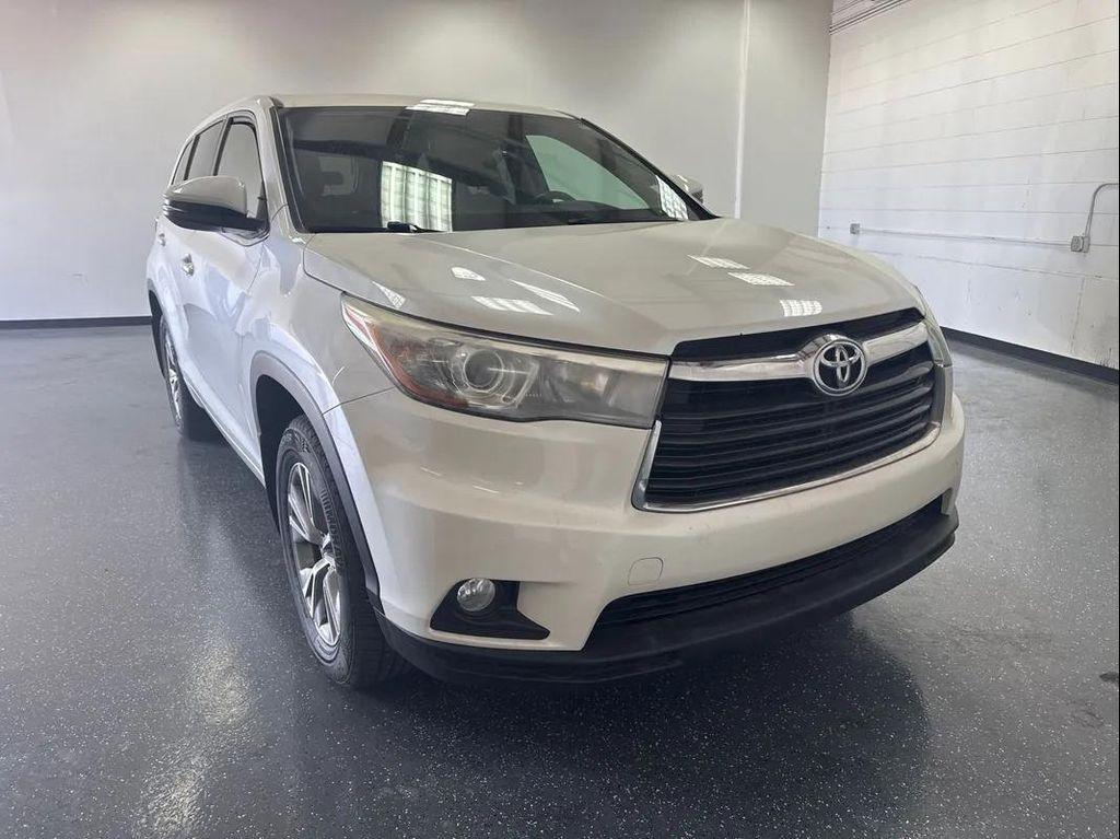 used 2015 Toyota Highlander car, priced at $13,988