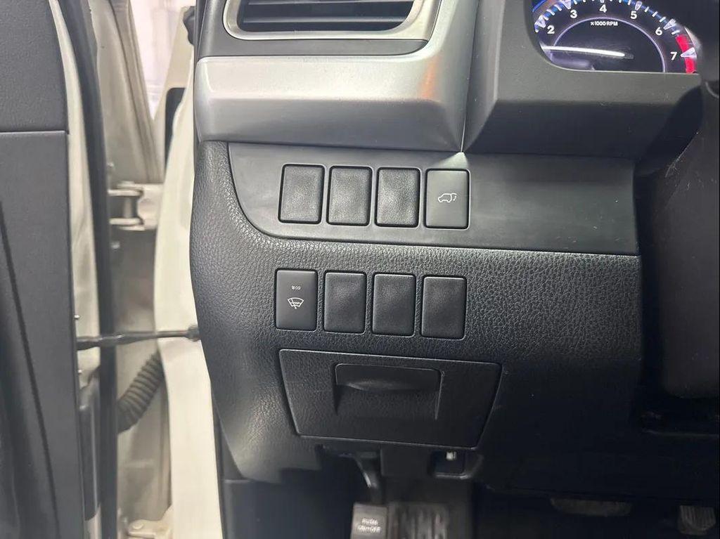 used 2015 Toyota Highlander car, priced at $13,988