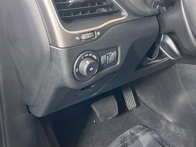 used 2022 Jeep Cherokee car, priced at $25,395