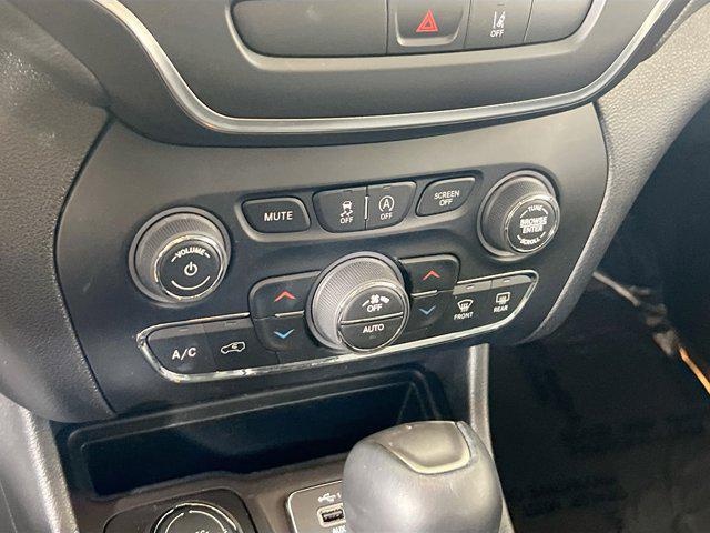 used 2022 Jeep Cherokee car, priced at $25,395