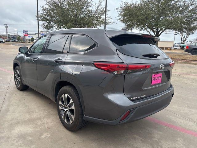 used 2021 Toyota Highlander car, priced at $34,998