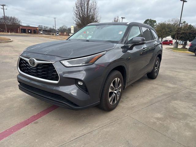 used 2021 Toyota Highlander car, priced at $34,998