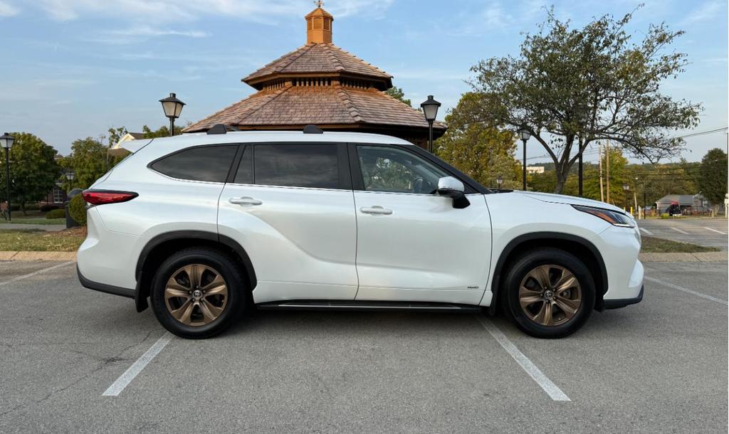 used 2023 Toyota Highlander Hybrid car, priced at $35,975