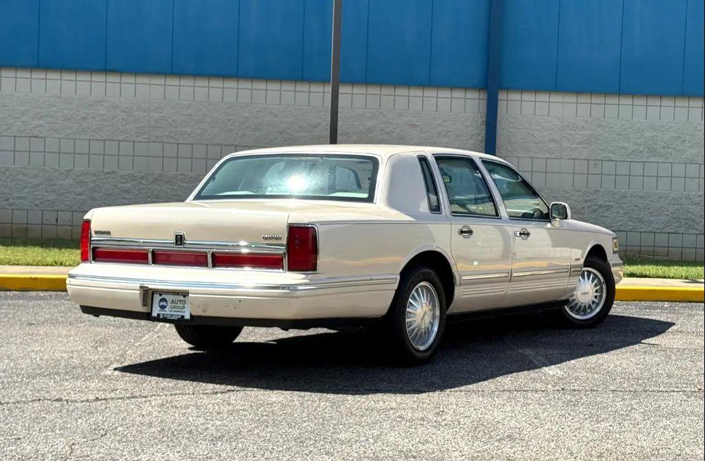 used 1996 Lincoln Town Car car, priced at $10,975