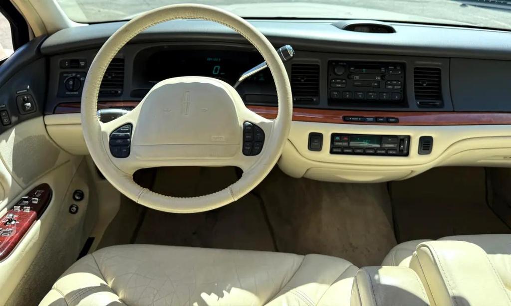 used 1996 Lincoln Town Car car, priced at $10,975