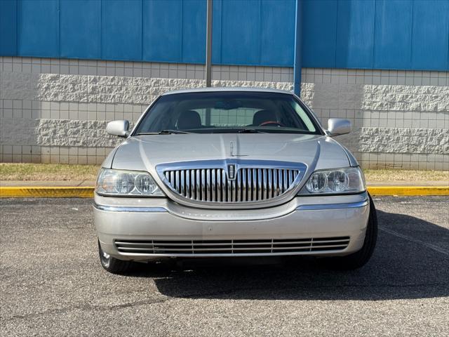 used 2005 Lincoln Town Car car, priced at $10,975