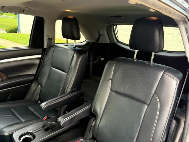 used 2019 Toyota Highlander car, priced at $28,975