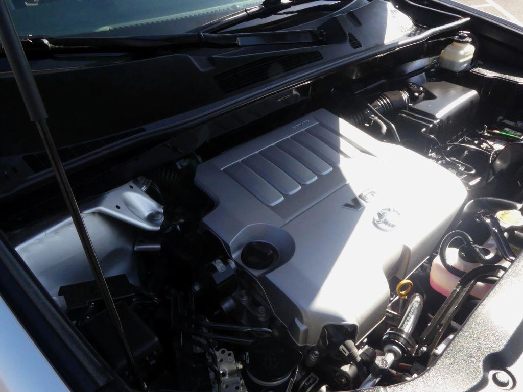 used 2012 Toyota Highlander car, priced at $13,995