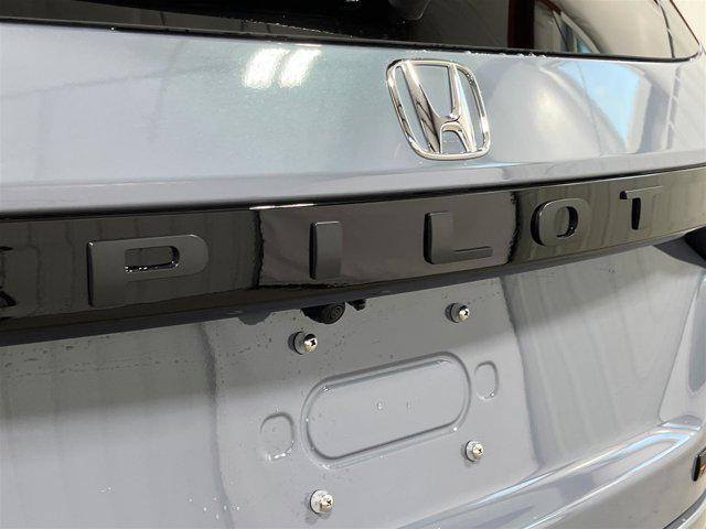 new 2025 Honda Pilot car, priced at $52,354