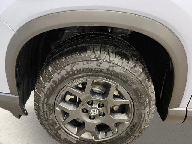 new 2025 Honda Pilot car, priced at $52,354