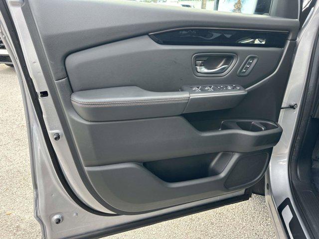 used 2025 Honda Pilot car, priced at $45,990