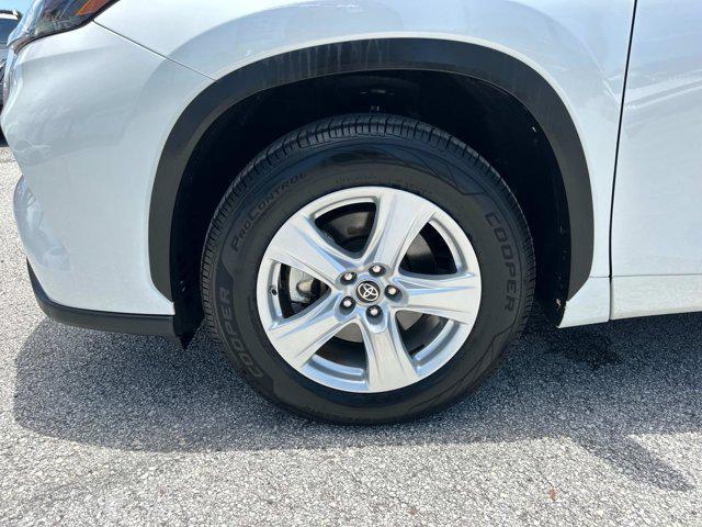 used 2022 Toyota Highlander car, priced at $27,999