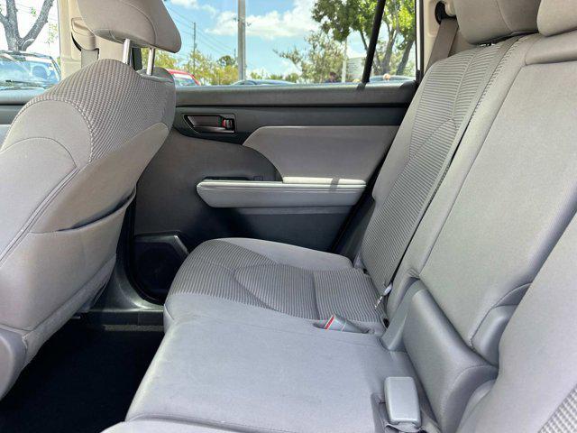 used 2022 Toyota Highlander car, priced at $27,999