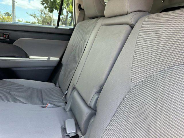 used 2022 Toyota Highlander car, priced at $27,999