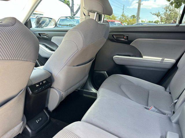 used 2022 Toyota Highlander car, priced at $27,999
