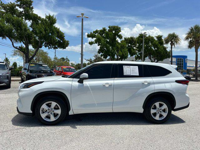 used 2022 Toyota Highlander car, priced at $27,999