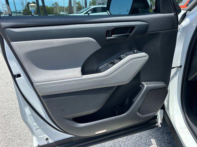 used 2022 Toyota Highlander car, priced at $27,999