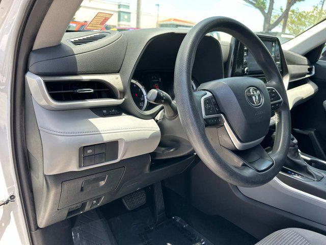 used 2022 Toyota Highlander car, priced at $27,999