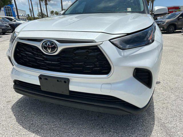 used 2022 Toyota Highlander car, priced at $27,999