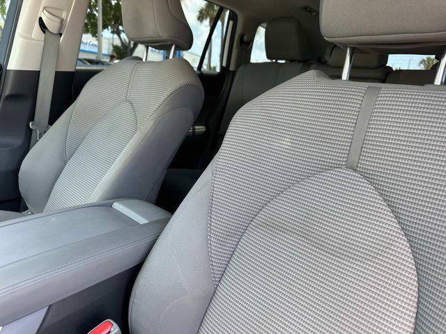 used 2022 Toyota Highlander car, priced at $27,999