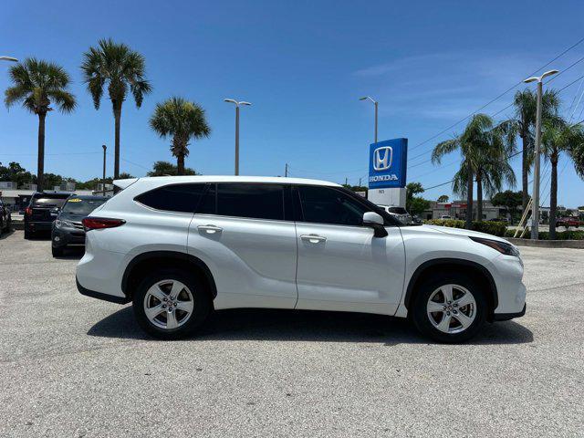 used 2022 Toyota Highlander car, priced at $27,999