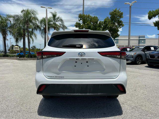 used 2022 Toyota Highlander car, priced at $27,999