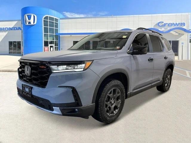 new 2025 Honda Pilot car, priced at $51,255