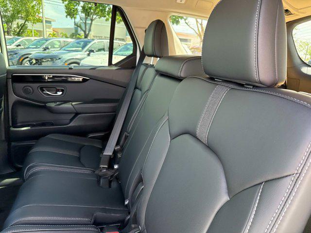 new 2025 Honda Pilot car, priced at $48,992