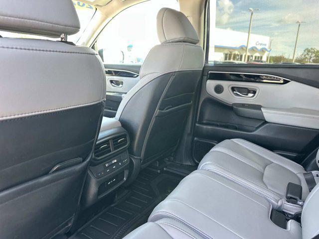 used 2025 Honda Pilot car, priced at $38,990