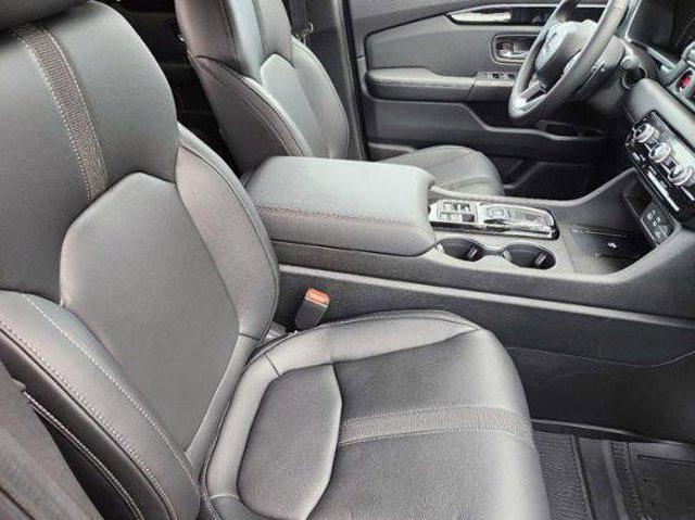 new 2025 Honda Pilot car, priced at $47,719