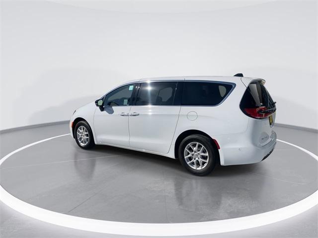 new 2025 Chrysler Pacifica car, priced at $45,425