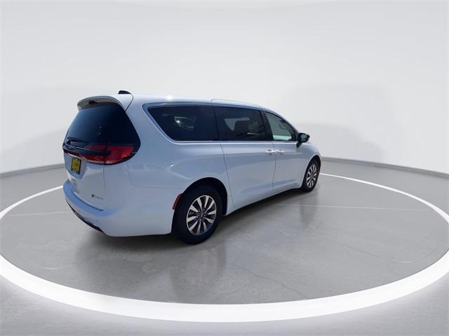 new 2024 Chrysler Pacifica Hybrid car, priced at $52,750