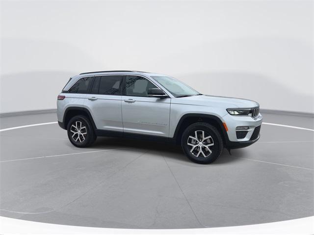 new 2024 Jeep Grand Cherokee car, priced at $51,305